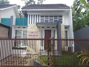 Ken's Villa 8